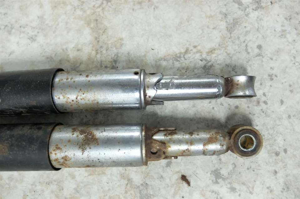 Suzuki T 125 T125 Stinger rear back shocks Springs - Image 4 of 4