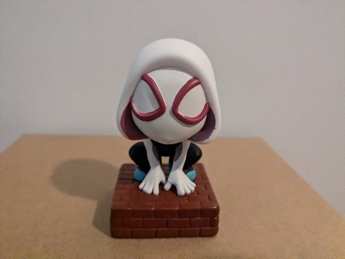 Funko Mystery Minis Spider Gwen Ghost Figure - Marvel Spiderman 2024 Series 1/36 - Picture 3 of 8
