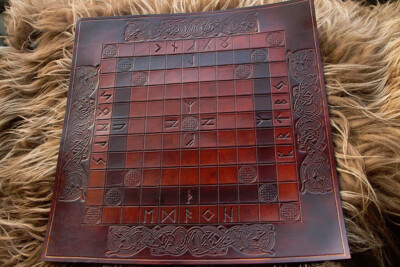 Handgefertigtes Lederbrett für Hnefatafl, Tablut, Brandubh, 11x11, De-Luxe