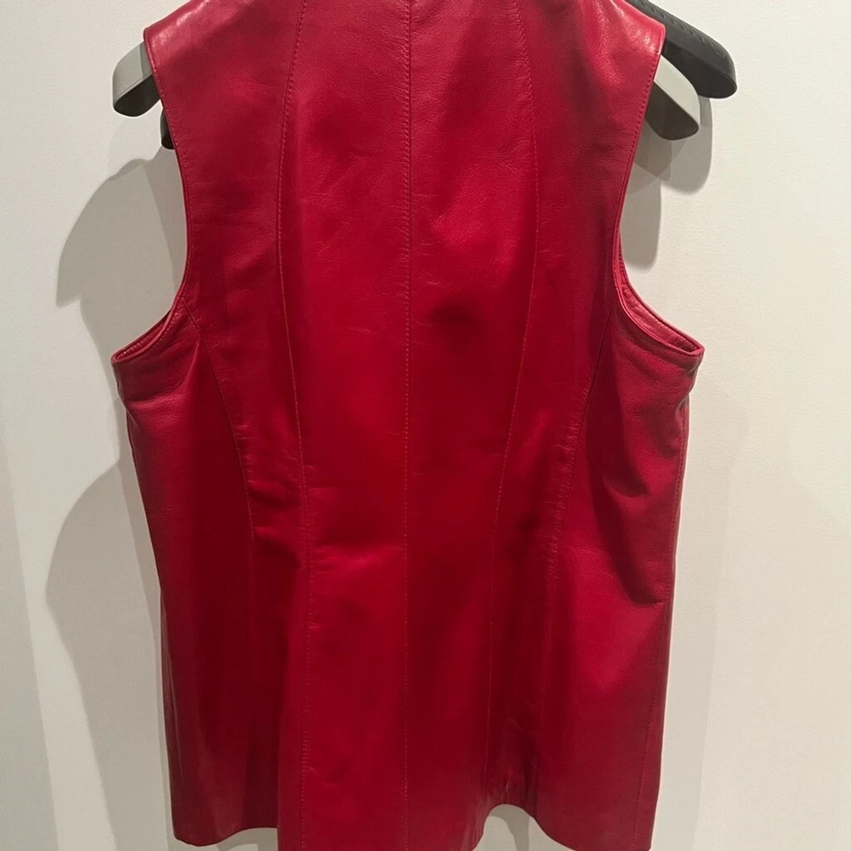 Danier Leather made in Canada! Size Large women’s red leather vest with zipper. - Image 4 of 4