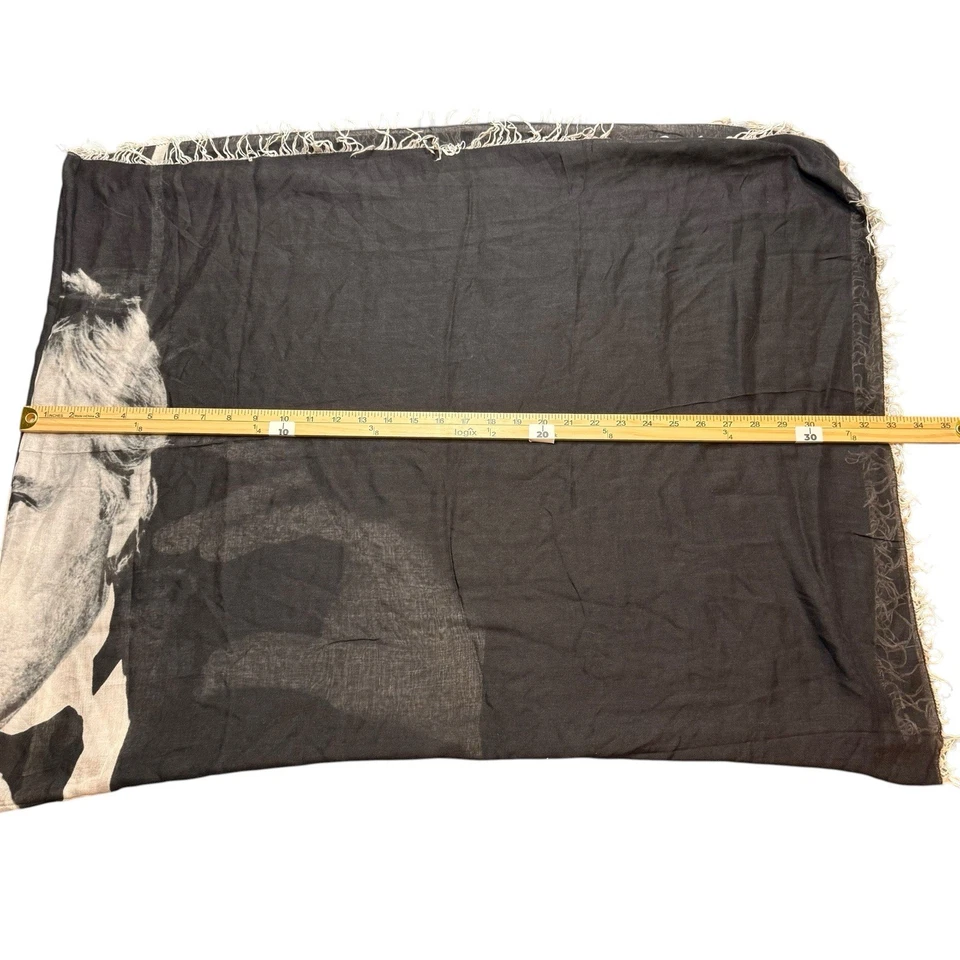 Bufanda Giorgio Armani vintage rara 52" x 66" retrato estampado negro blanco Foto 4 de 4