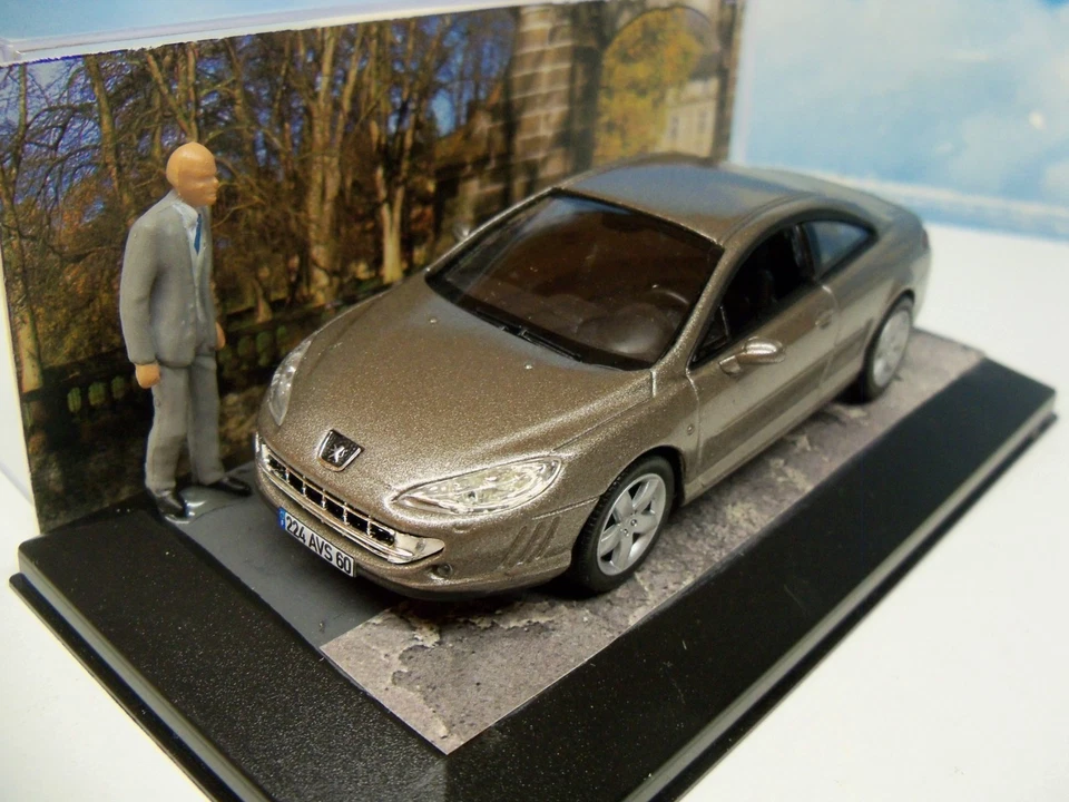 DIORAMA STYLE ROUTE BLEUE LA PEUGEOT 407 COUPE  boite vitrine  1/43 - Photo 2/3