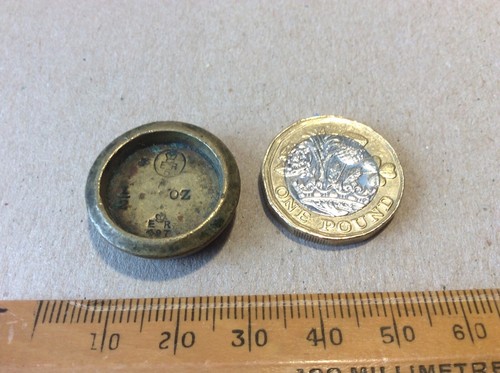 ANTIQUE EDWARDIAN MATCHED GRADUATED BRASS SCALE WEIGHTS 4oZ,2oZ ,1oZ, 1/2oZ. - Foto 6 di 7