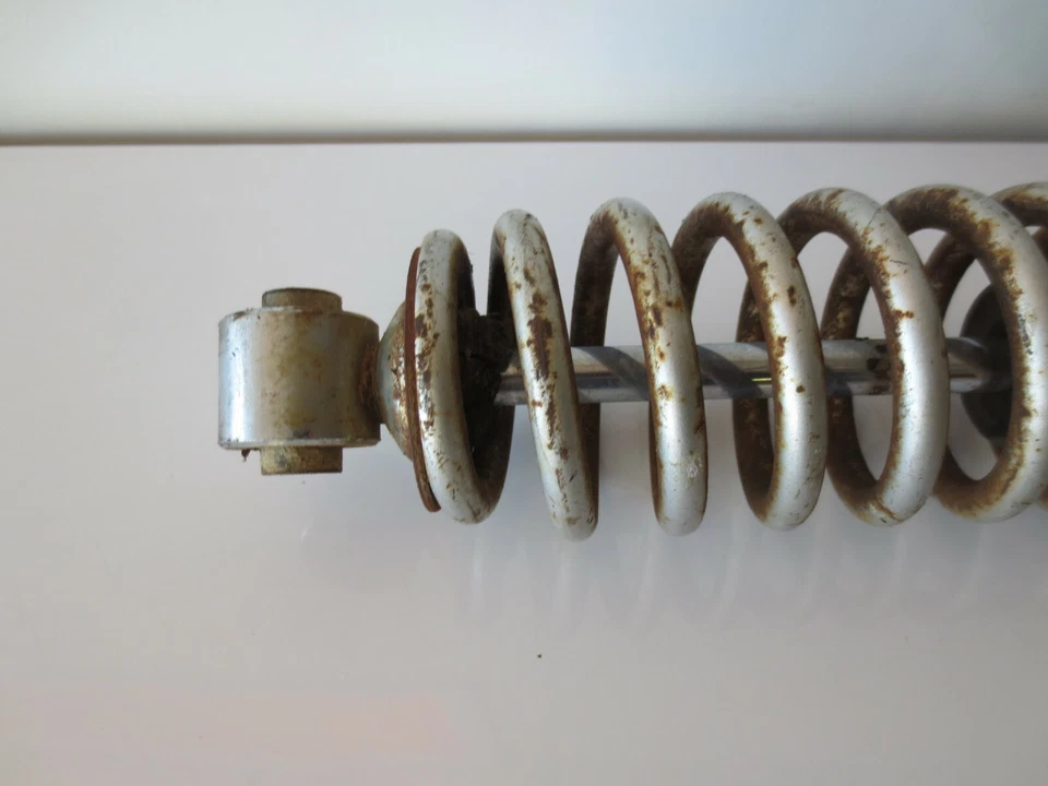 Amortiguador trasero Yamaha Wolverine 350 2005 4x4 ATV usado OEM Foto 3 de 3