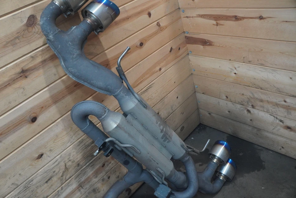 Rear Exhaust Muffler Silencer Tail Pipe Set 20100JF00A OEM Nissan GT-R 2010 Foto 3 de 4