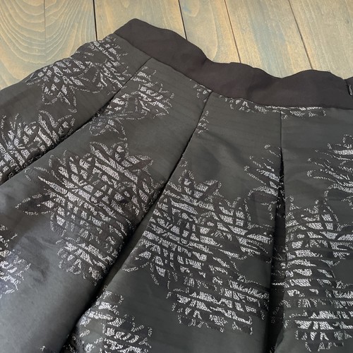 Falda Midi Brillante Línea A Floral Casa Blanca Mercado Negro Talla 2 - Nueva con Etiquetas (UE) - Imagen 2 de 10