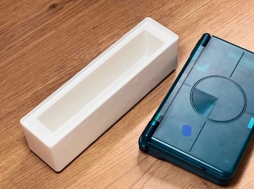 Retroid Flip 2 Gridfinity 4x1 storage bin - Picture 2 of 2