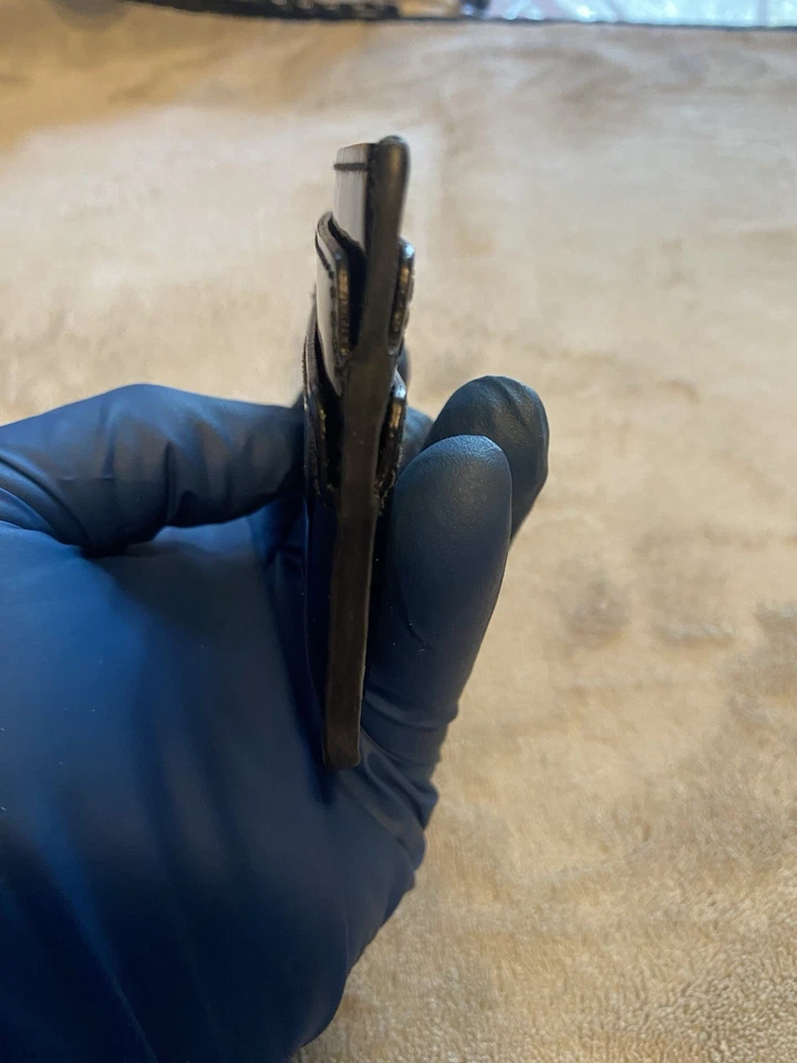 Alexander McQueen Skull Leather Card Holder 6 slots Size: 4.33”W 2.76” H 3.9” D - Image 3 of 4