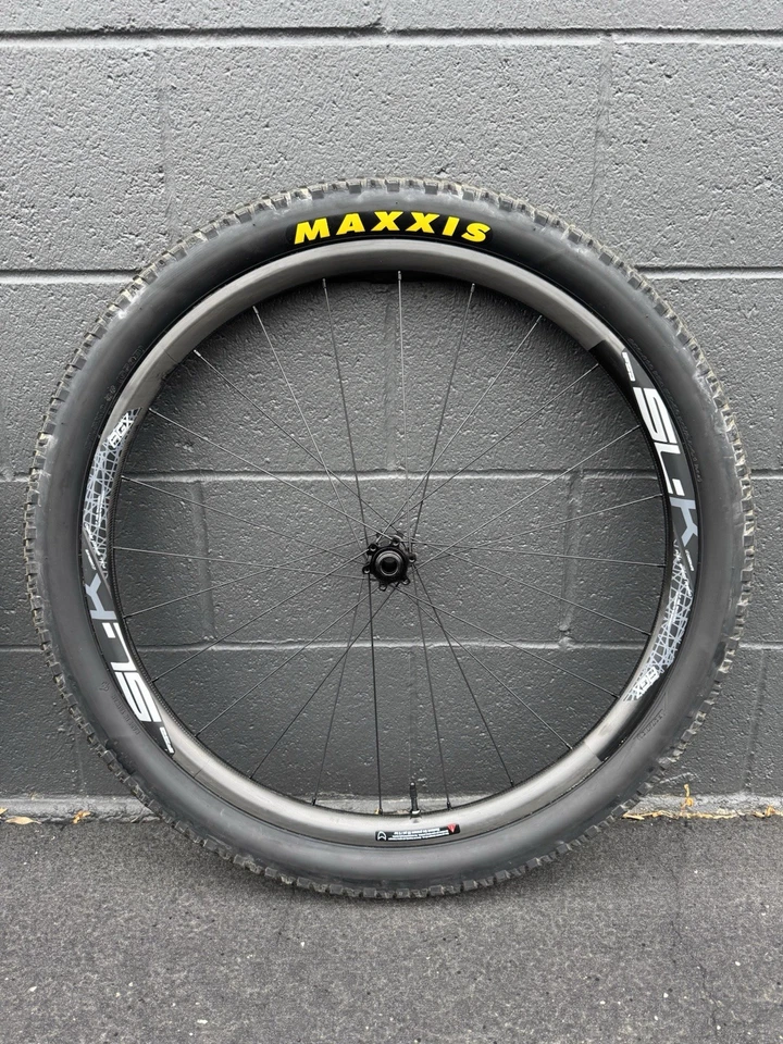 FSA SLK Carbon MTB Wheels 27.5 TLR 11 Spd - EVOLVE CYCLE - Used Bikes of Indy - Image 3 of 4