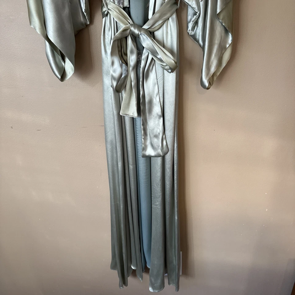 Bata de seda vintage Natori x Saks Fifth Avenue kimono caftán verde bordado largo Foto 2 de 4