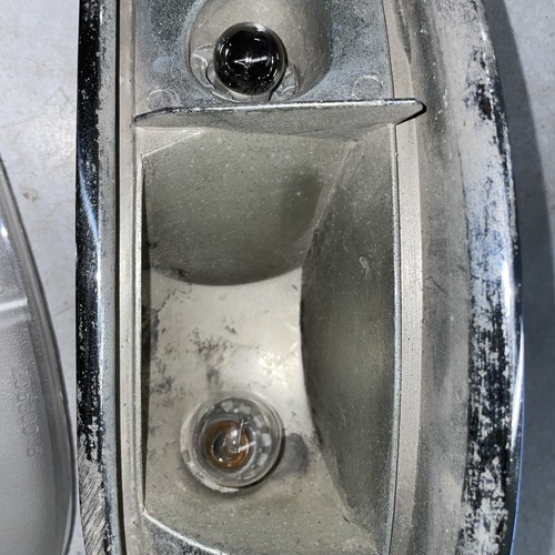 Ferrari 275 GTS/330 2+2 Series 2 Front Left Signal Lens And Housing - Picture 6 of 13