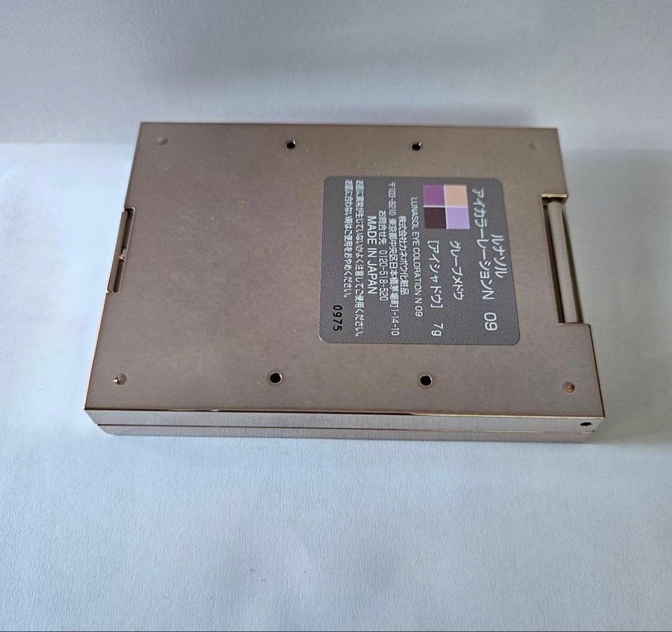 LUNASOL Eye Coloration N 09 Grape Meadow Assorted Quad Pressed Powder Shadow - Image 4 of 4