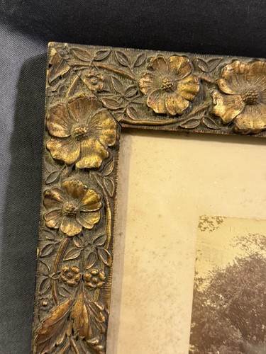 Antique Wood & Gesso Gold Floral Embellished Frame w/ Early Cityscape Photo - Picture 2 of 20