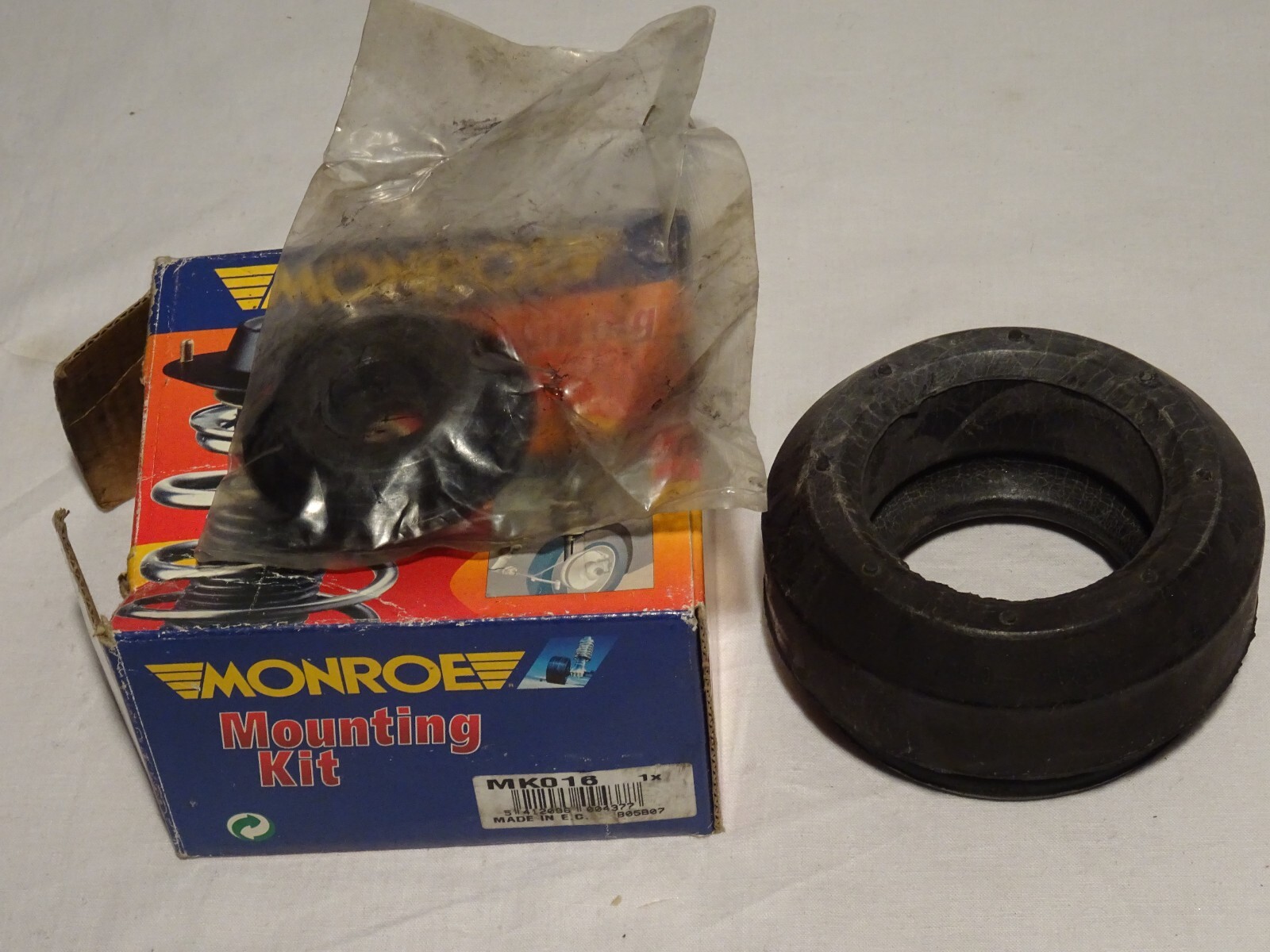 Coupelle d'amortisseur MONROE MK016 pour FORD SIERRA et ESCORT