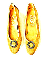 Salvatore Ferragamo Women's Pumps Sz 6.5B Beige Suede Gold Medallion Vintage EUC