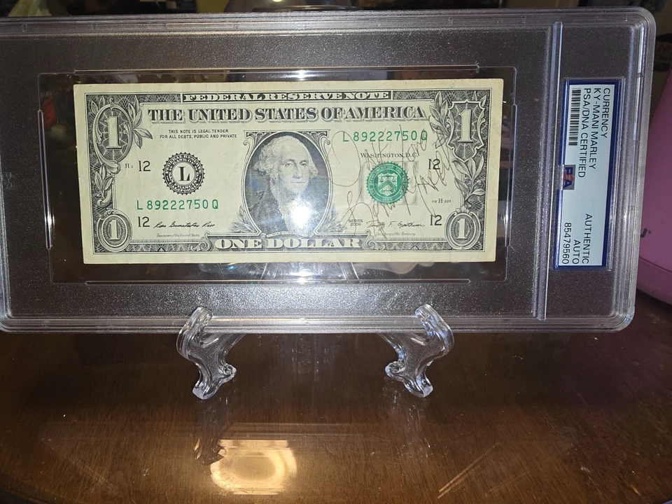 Autographed US one dollar bill. In excellent  condition. Certifued autogrraphed  - Image 2 of 2