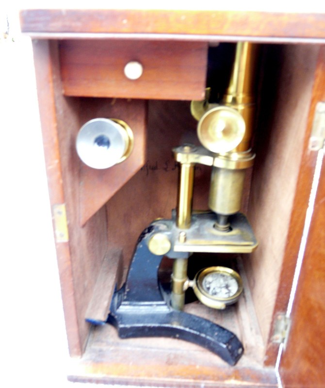 Small Victorian microscope. Brass in mahogany box.  Box 10" x 6" x 5.75".