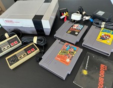 Nintendo NES Console Bundle with 3 Games & 2 Controllers WORKING