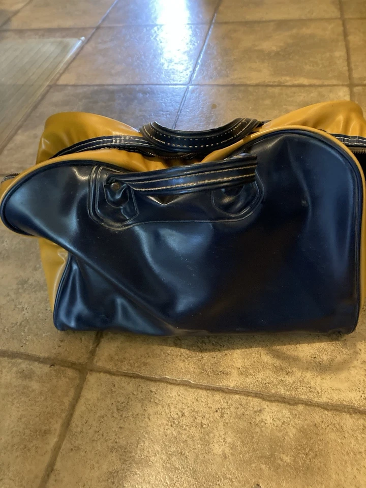 U Of M复古行李袋 — 第 3/4 张图片