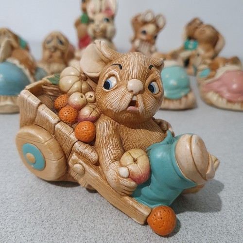 Pendelfin Conejos x 13 Lote de Trabajo Hecho en Inglaterra Adornos Conejos Animales De Colección - Imagen 2 de 17