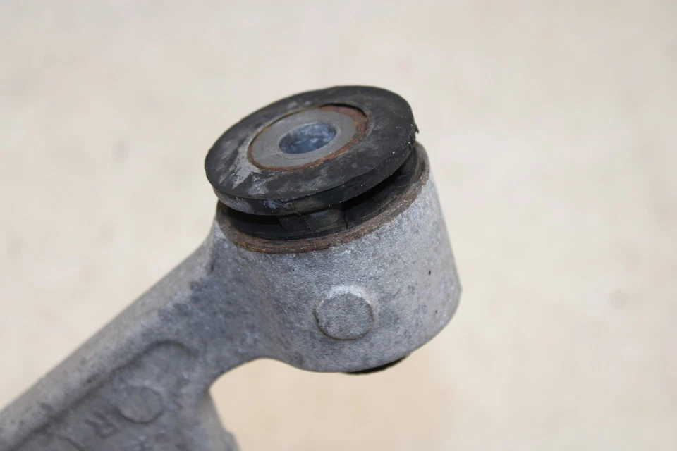 Brazo de control superior delantero derecho Mazda MX-5 Miata 2006-2015 OEM MU53 Foto 3 de 4