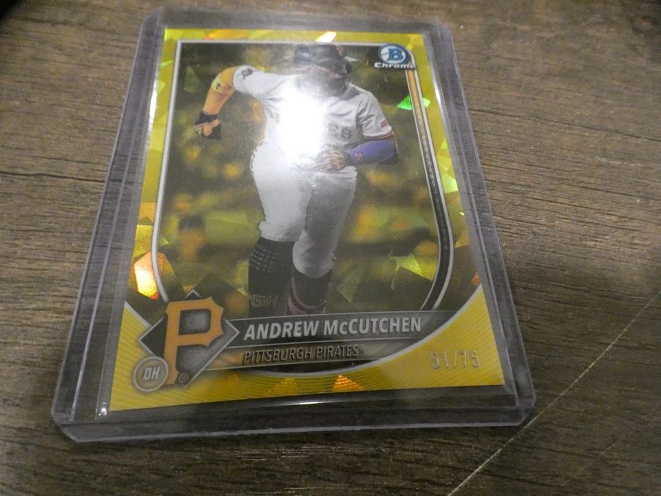 Bowman 2025 cromo zafiro Andrew McCutchen amarillo/75 Pittsburgh Pirates Foto 3 de 4