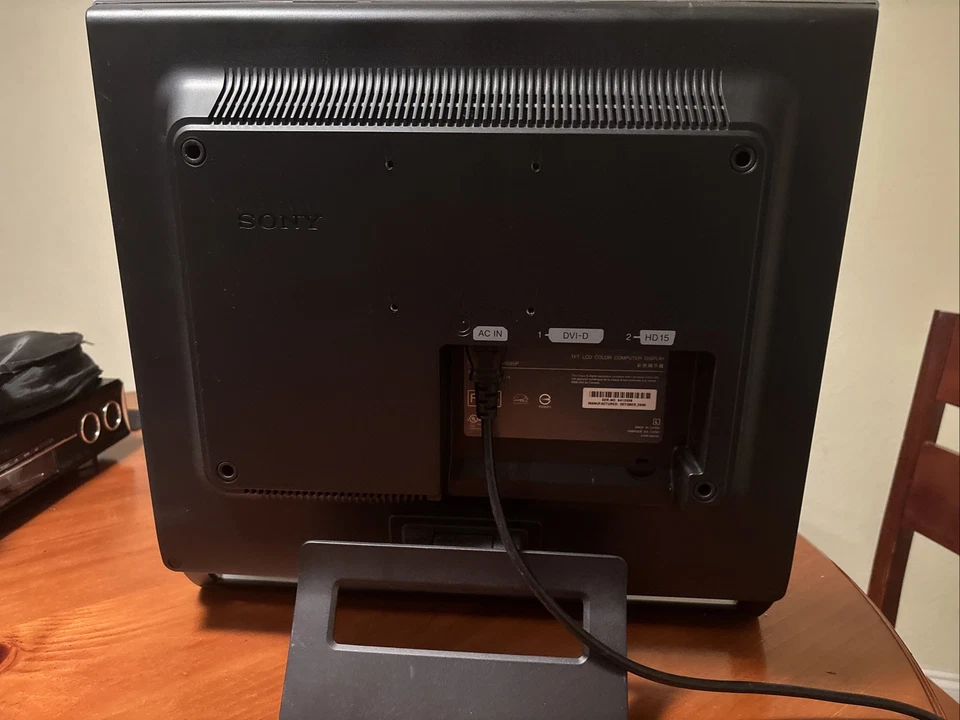 Sony SDM-HS95P LCD Monitor 19 Inch 1280x1024 12ms Response Retro Gaming Vintage - Image 4 of 4