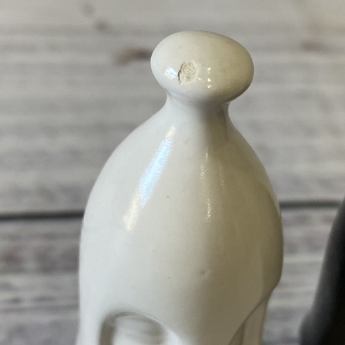 2 Vintage Duncan Style Porcelain Ceramic White & Black Pawn Chess Pieces Lot - Picture 4 of 5