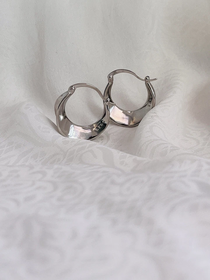Silver Plated Hoop Earrings 18mm Length New - Image 3 of 3