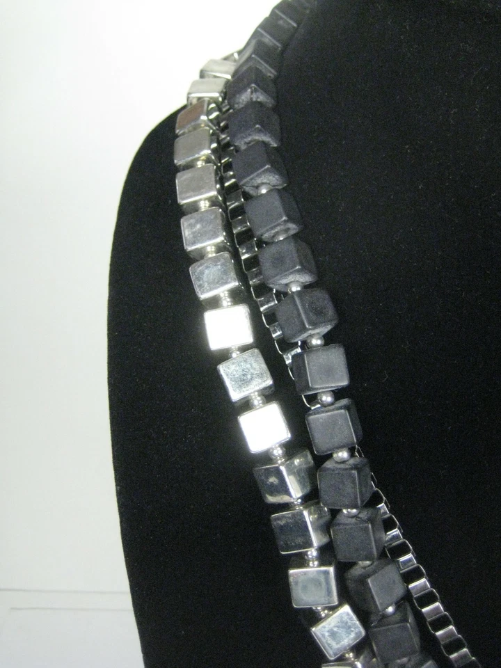 Collar Robert Rose 25 en Mujer Multi Hilo Tono Plateado Moderno Declaración Foto 2 de 4