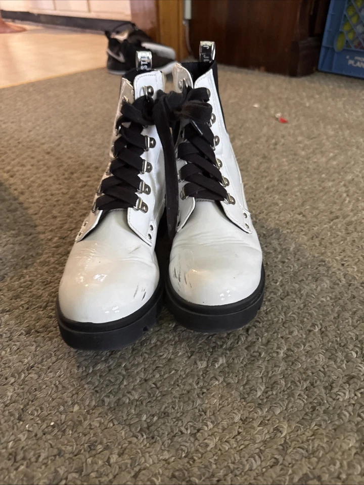 Justice Girls white and black winter boots size 5 zip up - Image 2 of 4