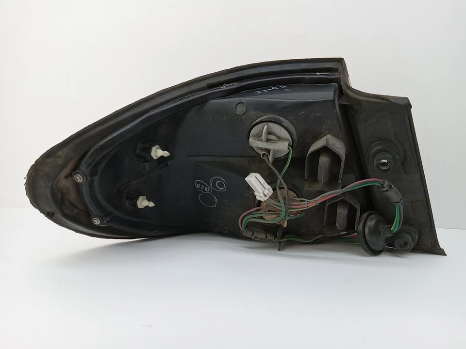 Luz trasera para pasajero Mazda Millennia 1998-2000 lente Foto 4 de 4