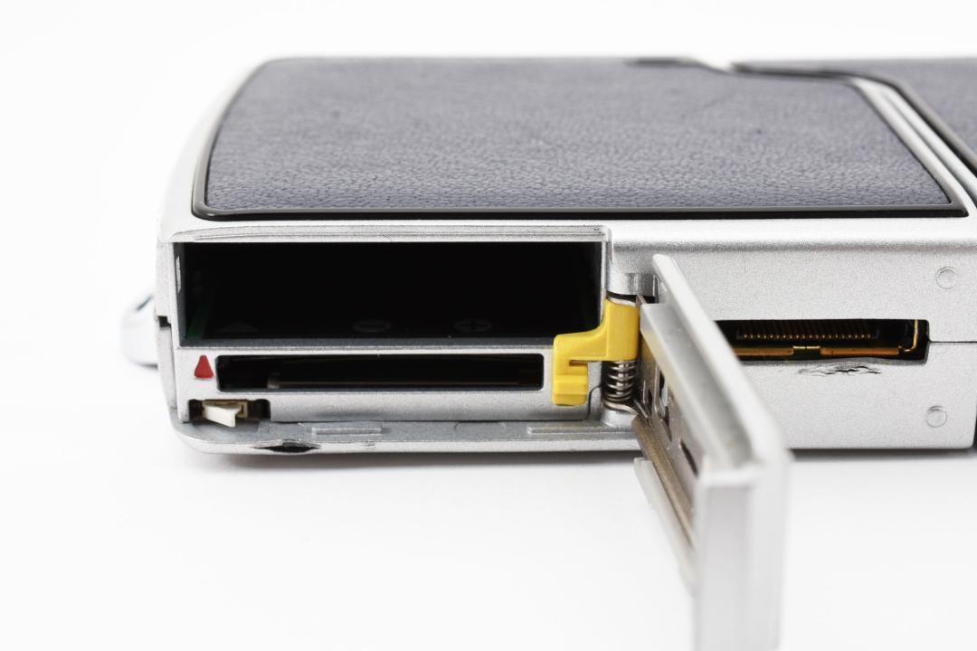 CONTAX U4R Carl Zeiss Tessar T* バッテリー無し Contax U4R Vario Tessar T* Black Digital Camera 2.8-4.7/5.8-17.4