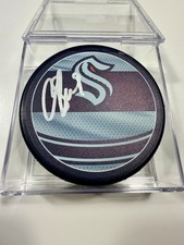 Chandler Stephenson Signed Seattle Kraken Reverse Retro Puck Autographed Case