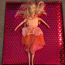 Mattel Barbie Fashion Doll 11 Blonde Wavy Hai...