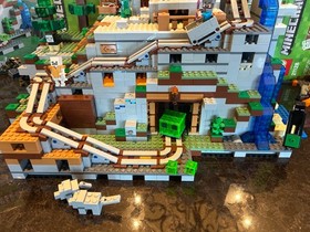 LEGO Minecraft: The Mountain Cave (21137)