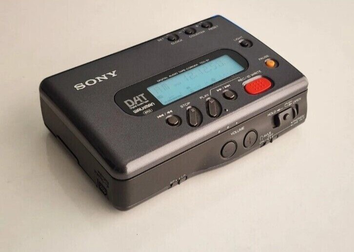 【極美品】【希少動作品】SONY TCD-D7 DATプレーヤー WALKMAN Sony TCD-D7 DAT Walkman Digital Audio Tape Recorder with New