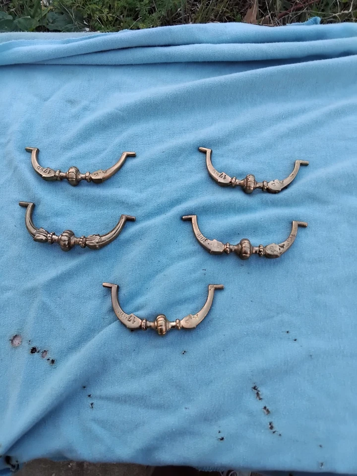 5 ancienne Jolie Poignée De Meuble en bronze du XVIIIème gravé 1798 et AE - Photo 2/3