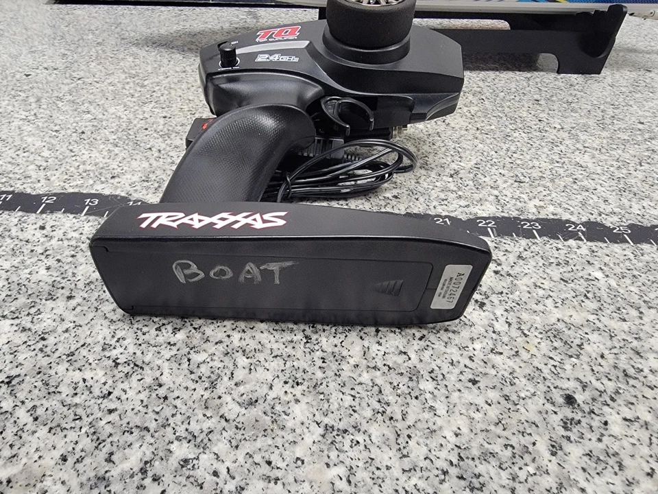 Barco de carreras Traxxas Blast 24" alto rendimiento RTR Foto 4 de 4