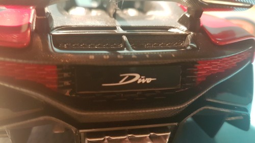 Bugatti Divo (2020) - Colore Rosso Metallizzato - 1/18 Burago - Foto 22 di 22