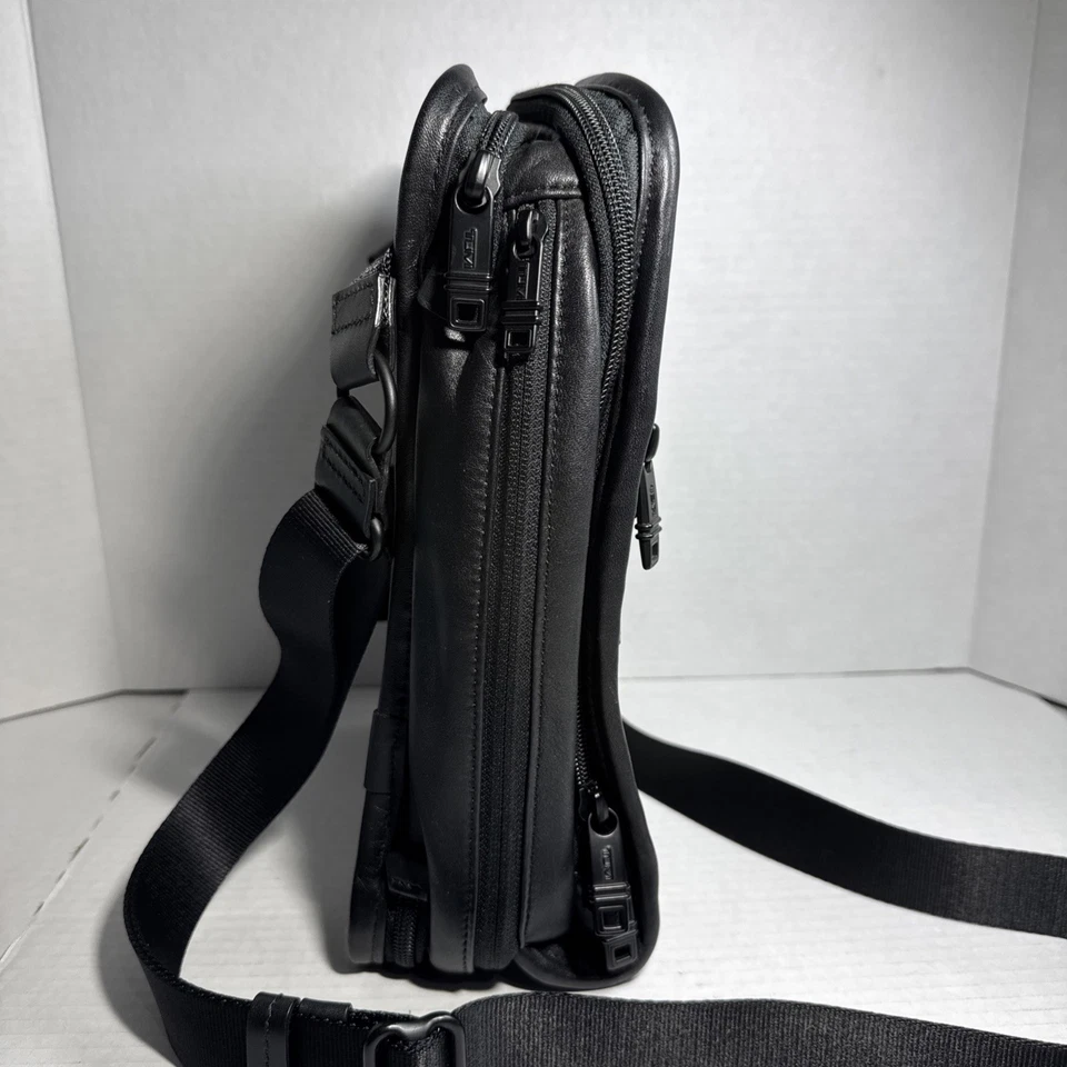 TUMI Travel Tote Crossbody Organize Bag Black Leather Crossbody Messenger - Image 3 of 4