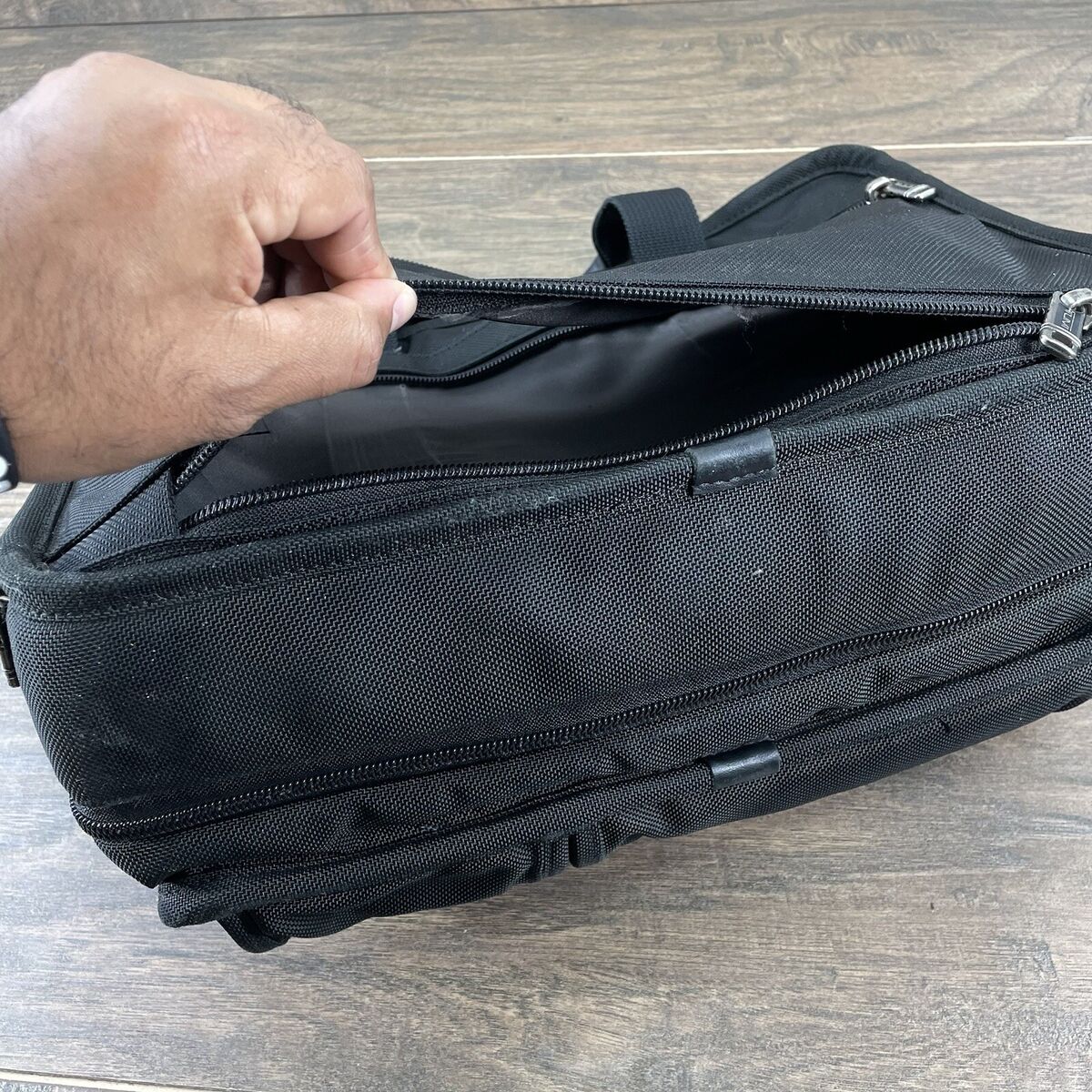 Tumi Alpha 26141D4 Black Expandable Large Dual Handle Tumi Alpha 26141D4 Black Expandable Large Dual Handle