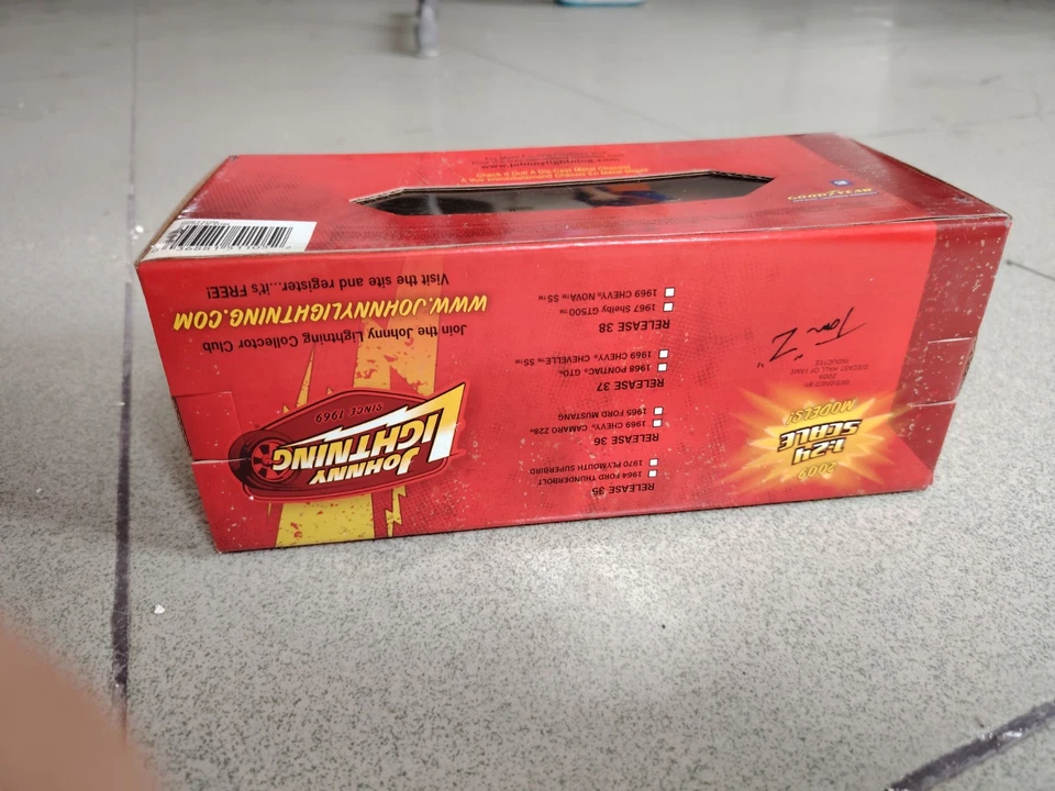 2009 Johnny Lightning 1968 Pontiac GTO  1:24 R37 Mike Rutherford - Image 3 of 4