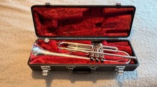 Yamaha T100s Trumpet with 11c4-7c Mouthpiece and Case All Functions