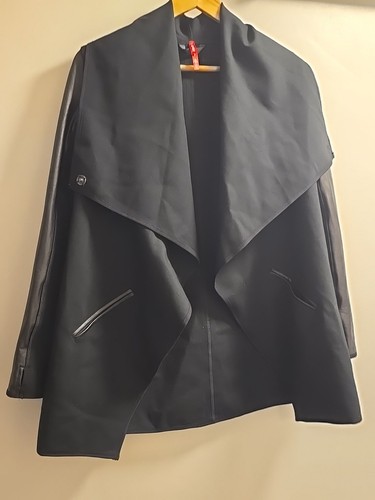 SPANX Jacke mit drapierter Vorderseite schwarz Ponte Kunstleder Größe XS neu mit Etikett - Bild 11 von 20