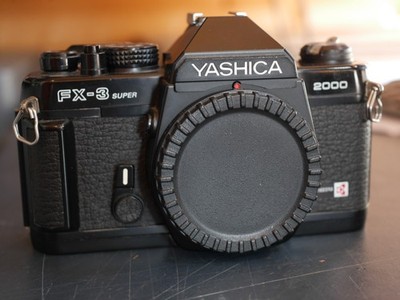Nr NEUWERTIG Yashica FX-3 Super 2000 Kamera VOLL FUNKTIONSFÄHIGE SLR Filmkamera