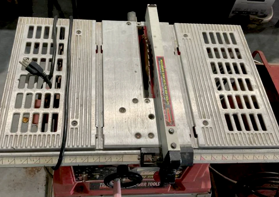 RIP FENCE FOR TRADESMAN TABLE SAW IN VERY GOOD ORIGINAL CONDITION - Image 2 of 4