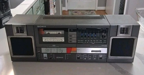 Sony CFS-7000 AM/FM Cassette Tape Stereo Boombox Cassette Player Doesn't Work