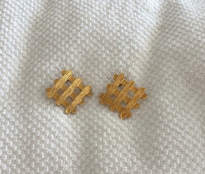 CLASSY SASSY GOLD TONE LATTICE OPEN METAL WORK VINTAGE PIERCED EARRINGS