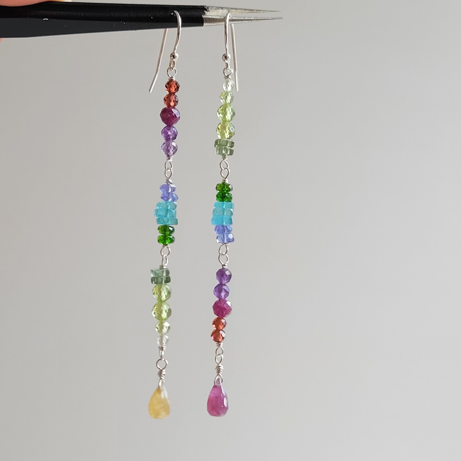 Boucles d'oreilles saphir légères pour oreilles sensibles et sans irritation